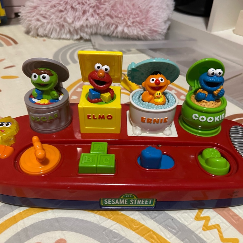 🎁Collectible Sesame Street pop up toy